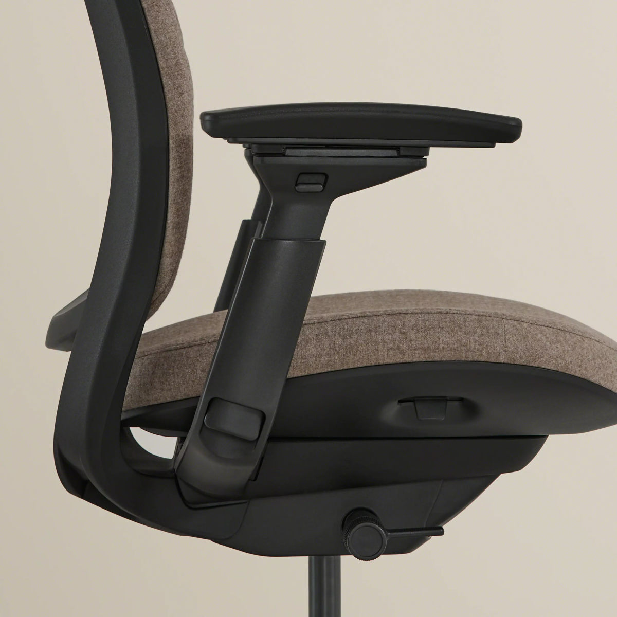 Series 2 Adjustable Ergonomic Task Chair | Steelcase Store