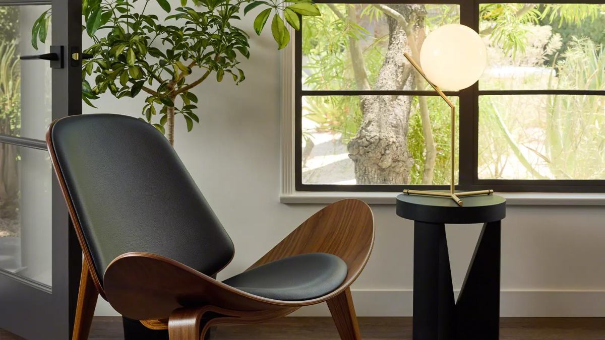 FLOS IC Globe Table Lamp | Steelcase Store