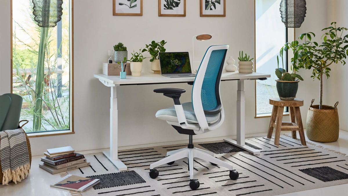 Solo Modern & Adjustable Standing Work Desk | Steelcase Store