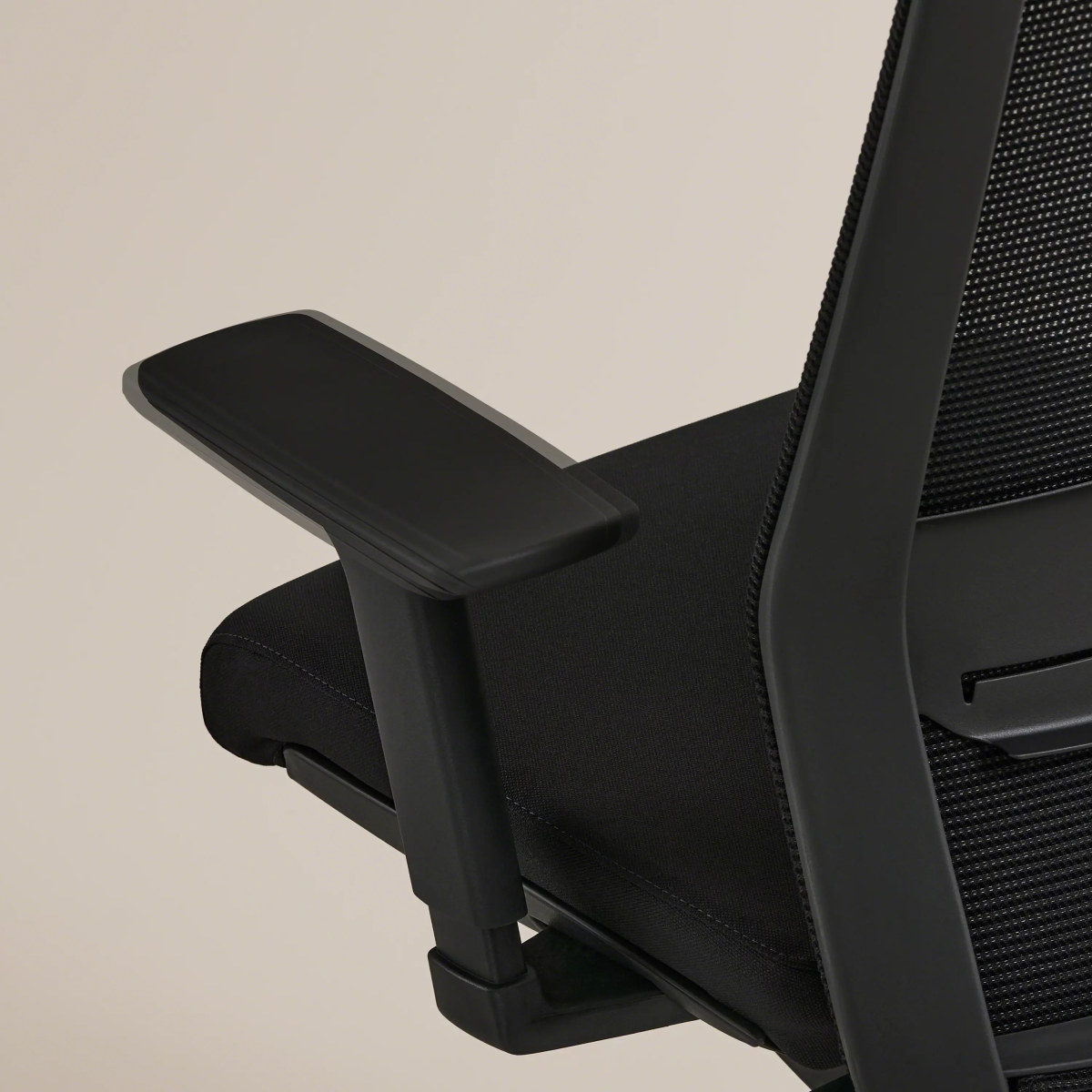 ZILO Modern Task & Conference Chair | Steelcase Store
