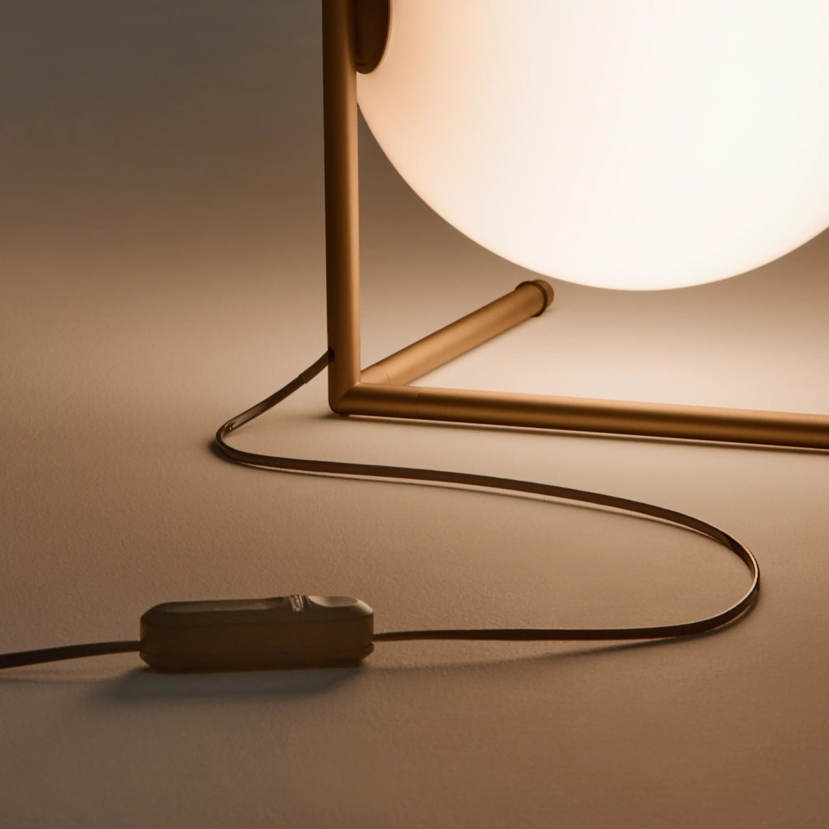 【tax】FLOS ICLIGHTS S2 ゴールド フロス Flos - IC Lights Suspension Lamp | Livingspace Interiors