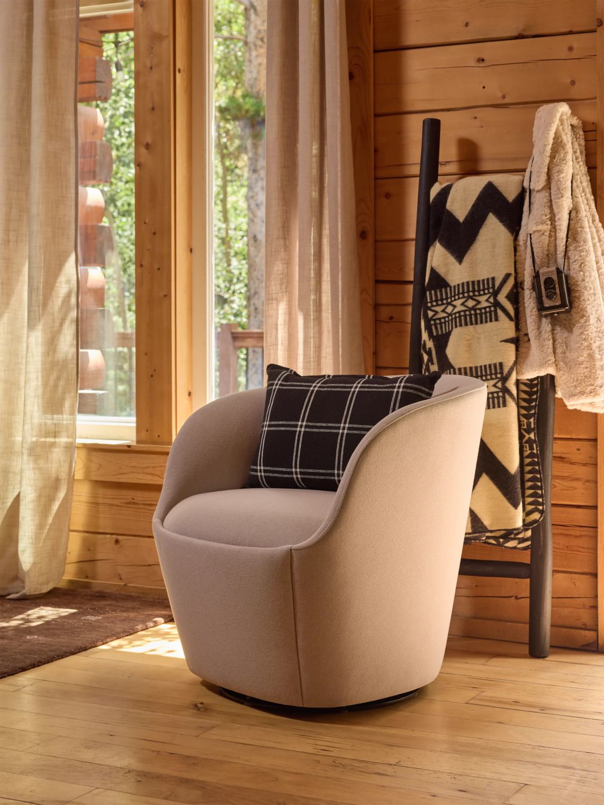 West Elm Work Willow Lounge | Steelcase Store