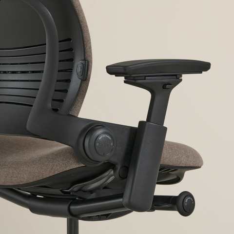 Leap Adjustable Task Chair | Steelcase Store