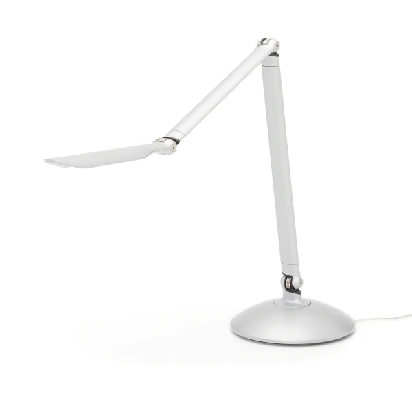 Linear task lighting outlet