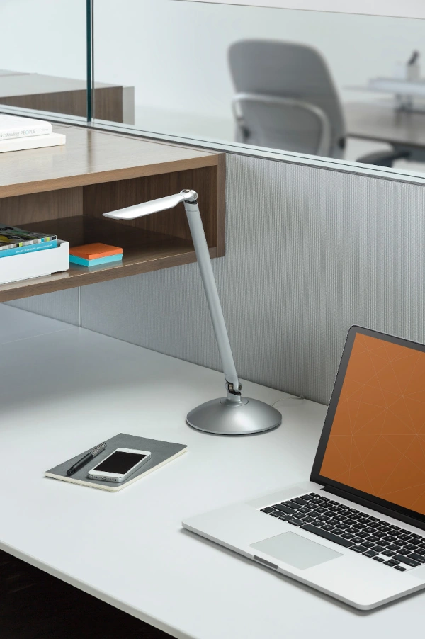 Linear task lighting outlet