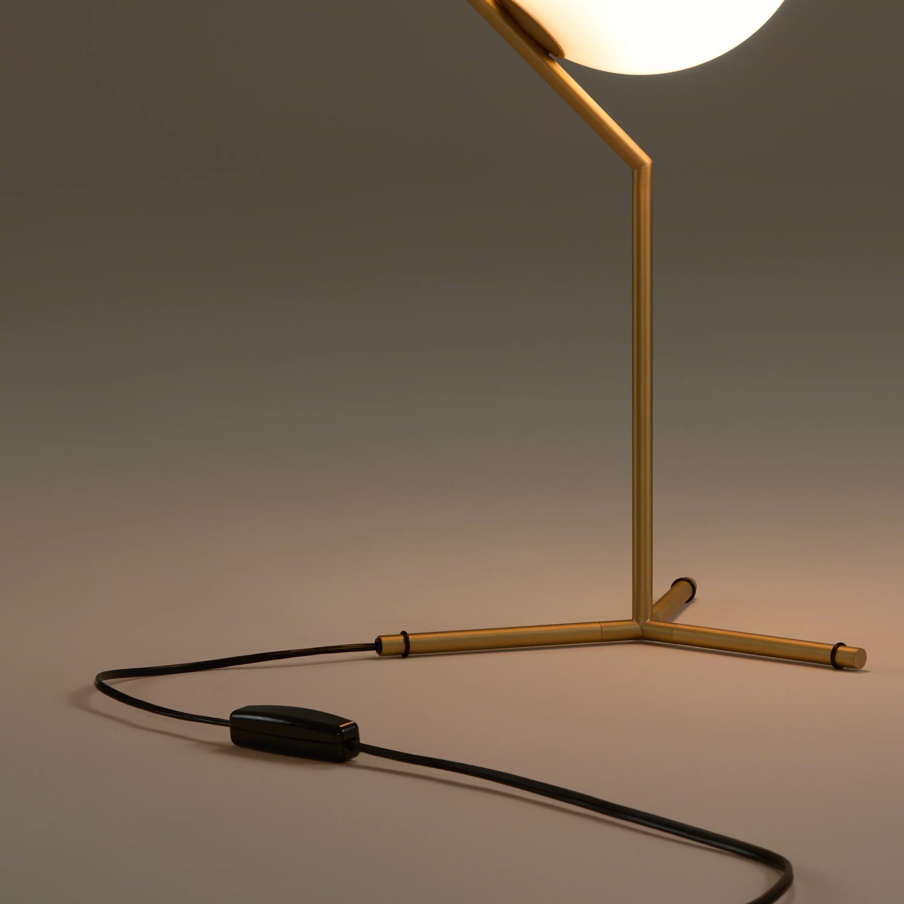 FLOS IC Globe Table Lamp | Steelcase Store