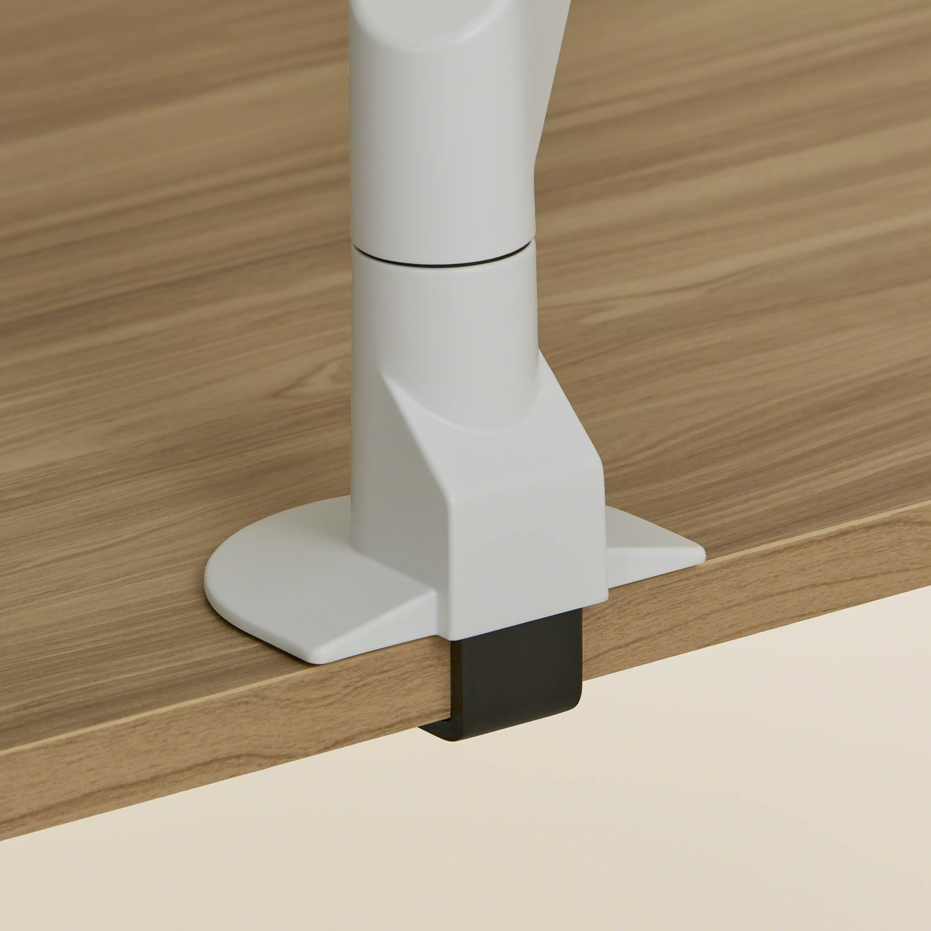 CF Series Intro Flexible Monitor Arm | Steelcase Store display picture 1